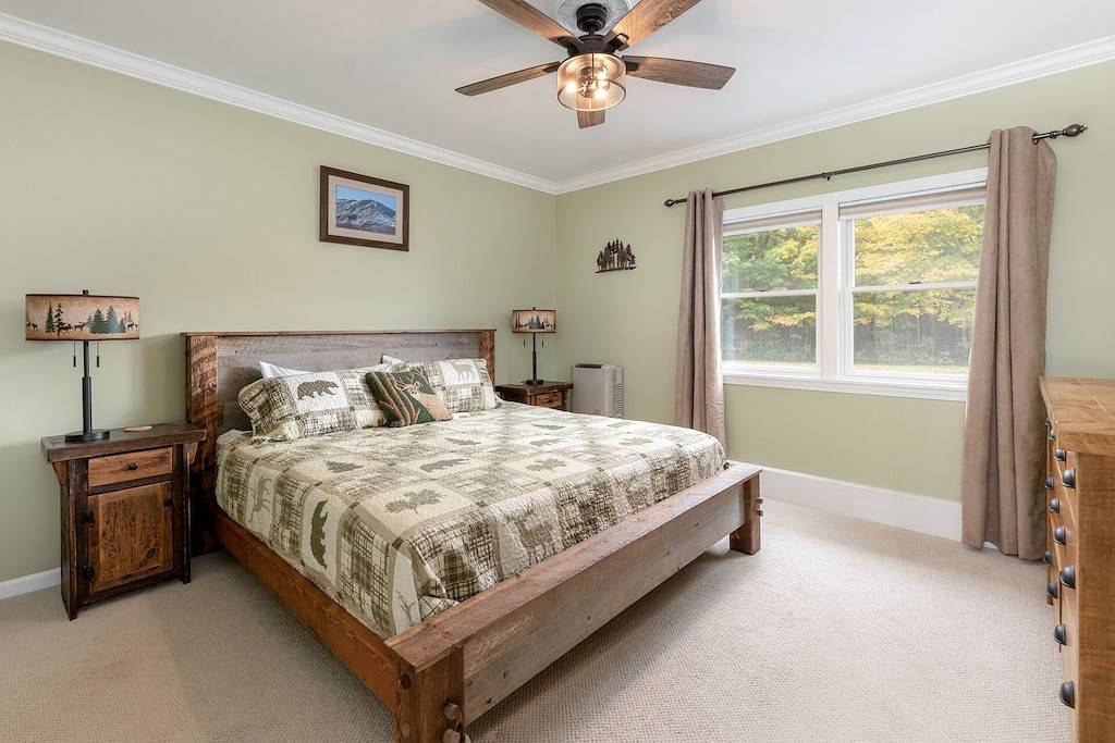 Home Walking Distance to Woodstock & Ice Castles in Woodstock (NH), Franconia Notch