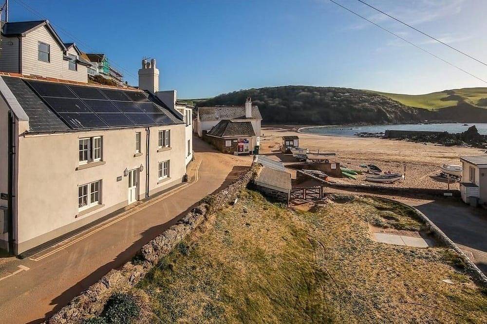 The Moorings - lovely beach front fisherman's cottage in Hope cove, South Devon in South Huish, Hope Cove