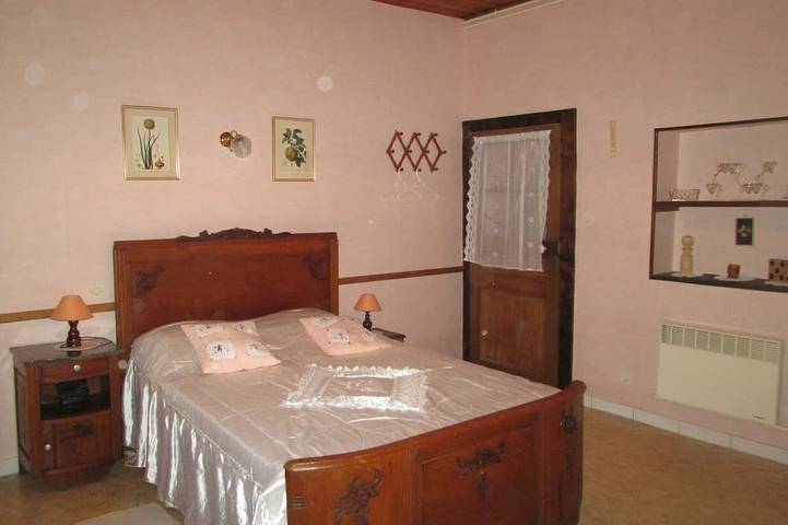 Encantadora Casa Rural: 3 Habitaciones, Terraza, Wifi, y Acepta Mascotas en la Bella Breheville in Verdún