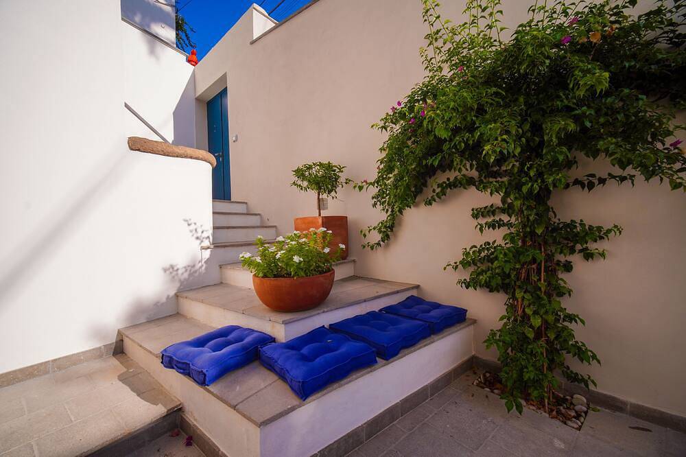 New cozy detached villa in the center of the village of Nerano parking space in Nerano, Provinsen Napoli