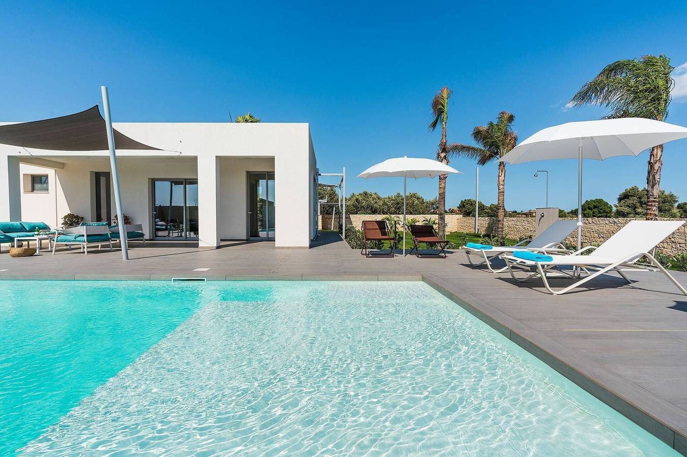 Villa Nica in Reitani, Noto en omgeving