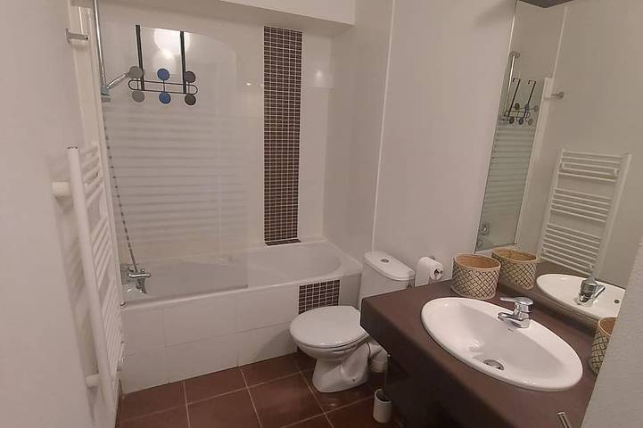 Gîte pour 2 personnes, avec piscine et terrasse dans Golf Club des Sables d'Or - 3