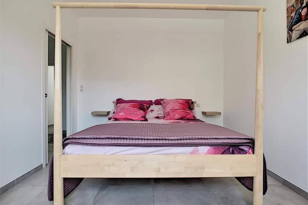Villa in Provence with private pool + terraces in Cabannes, Arles region