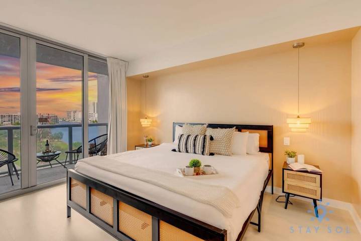 Vacation rental for 3 people, with balcony, kid friendly in Hallandale Beach