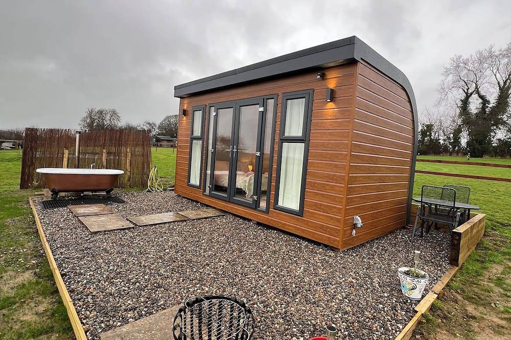 Cosy off-grid countryside cabin. in Northamptonshire