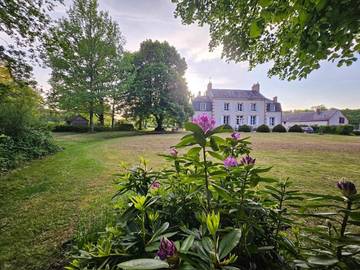 Location de vacances pour 12 personnes, avec jardin ainsi que vue et piscine à Crouy-sur-Cosson