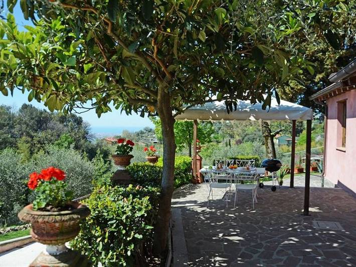 Gîte pour 6 personnes, avec piscine et jardin dans Corsanico Bargecchia