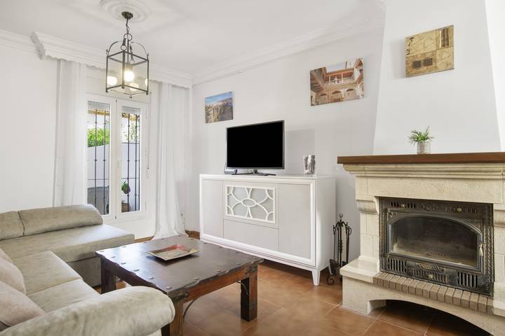 Holiday Home 'Cherie' with Private Pool, Wi-Fi and Air Conditioning in Ronda, Málaga Province