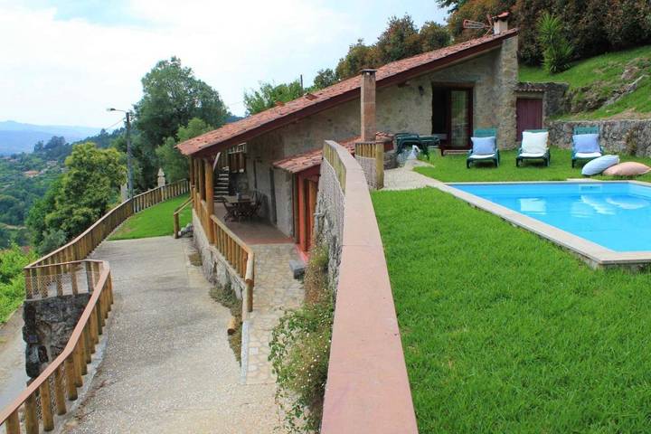 Chalet para 7 pessoas, com vista e jardim e ainda piscina, com animais de estimação em Arcos de Valdevez (Região)