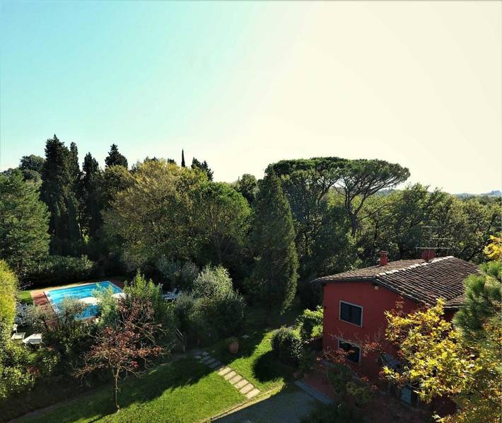 Agriturismo per 4 persone, con Idromassaggio e Terrazza nonché Giardino e Piscina a Montelupo Fiorentino