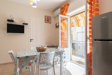 Vacation Rental for 5 Guests in Santa Flavia, Palermo Province, Picture 3
