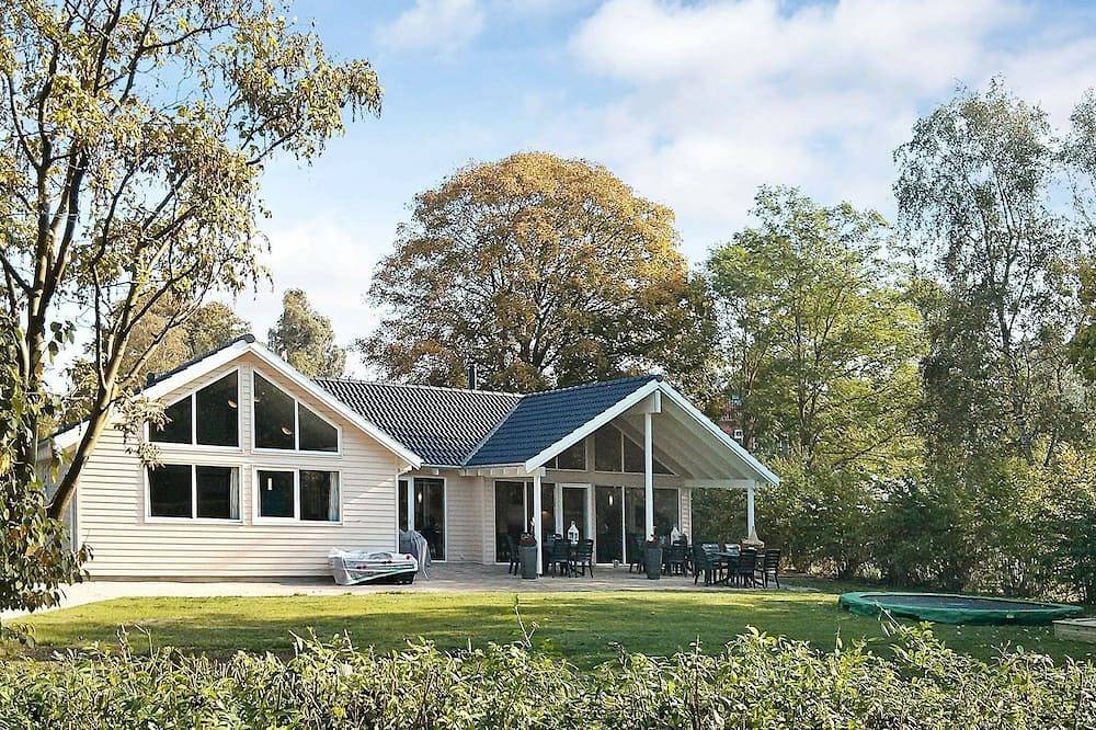 5 star holiday home in Dronningmølle in Munkerup, Dronningmølle