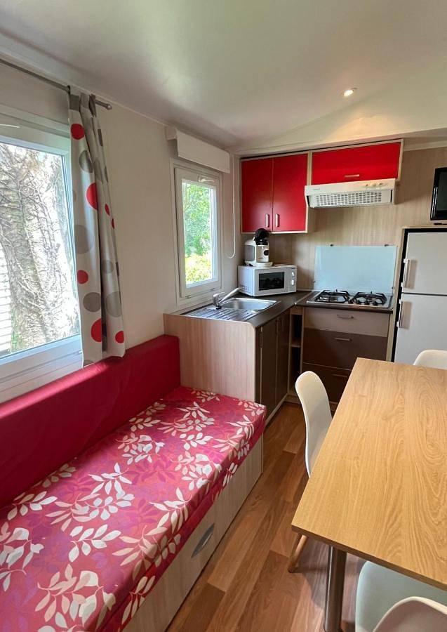 Location de vacances pour 6 personnes, avec Terrasse ainsi que Piscine et Vue dans Ébreuil - 4