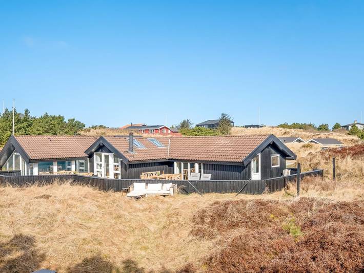 Ferienhaus für 8 Personen, mit Terrasse und Pool sowie Sauna in Vejers Strand