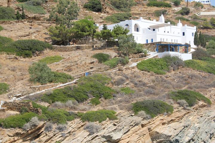 Holiday home for 10 people, with ocean view and garden as well as balcony in Ios