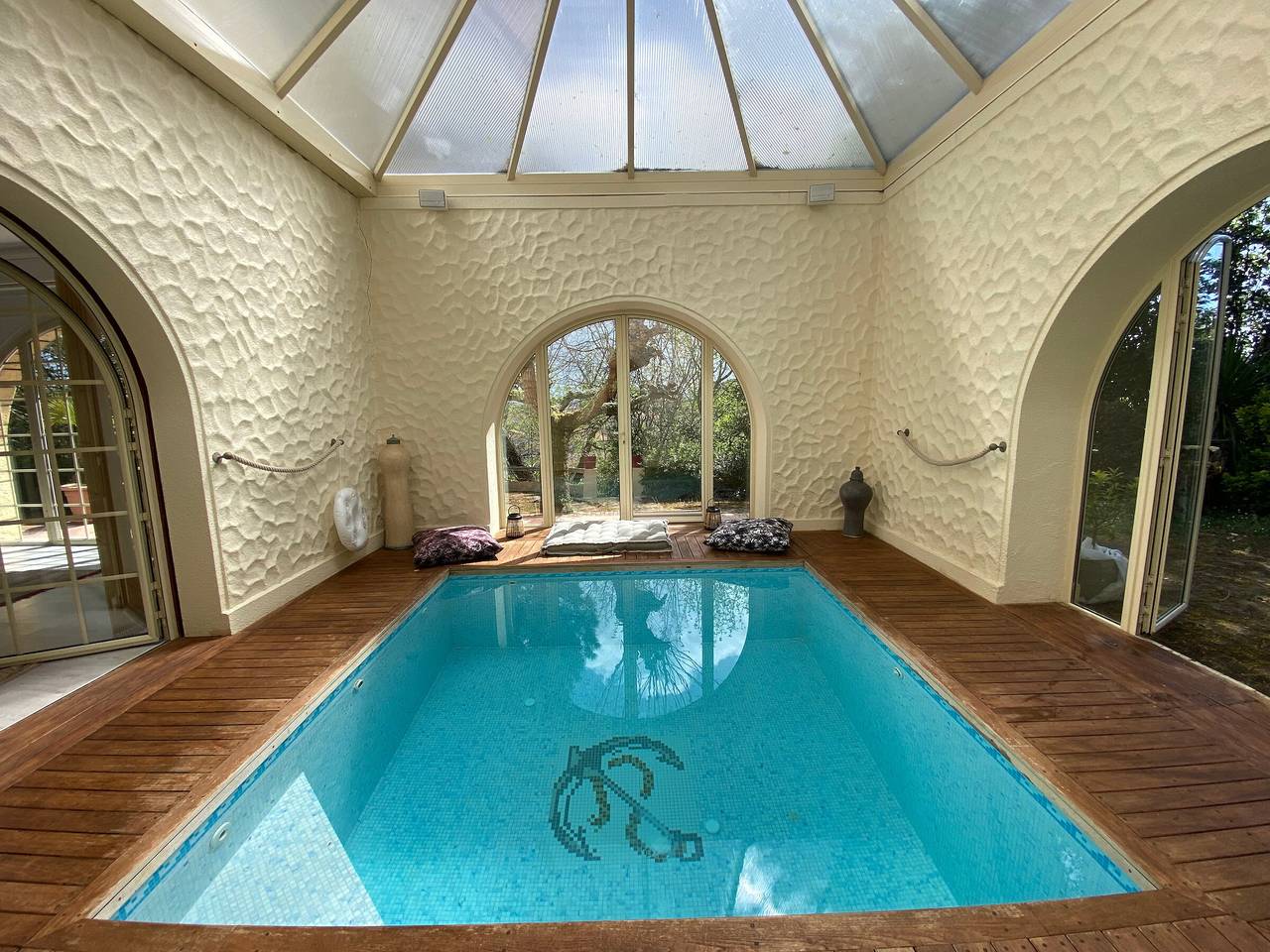 Luxury 5-Bed Villa with Indoor Pool near Arcachon Beach and Shops in Arcachon, Arcachon region