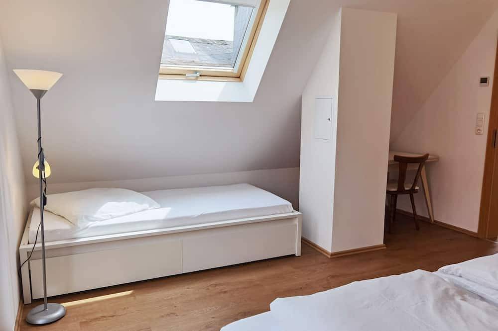 Ganze Wohnung,     Stilvolles Ferienhaus  über drei Etagen mit Sauna in Bischofsheim an der Rhön, Rhön-Bayern