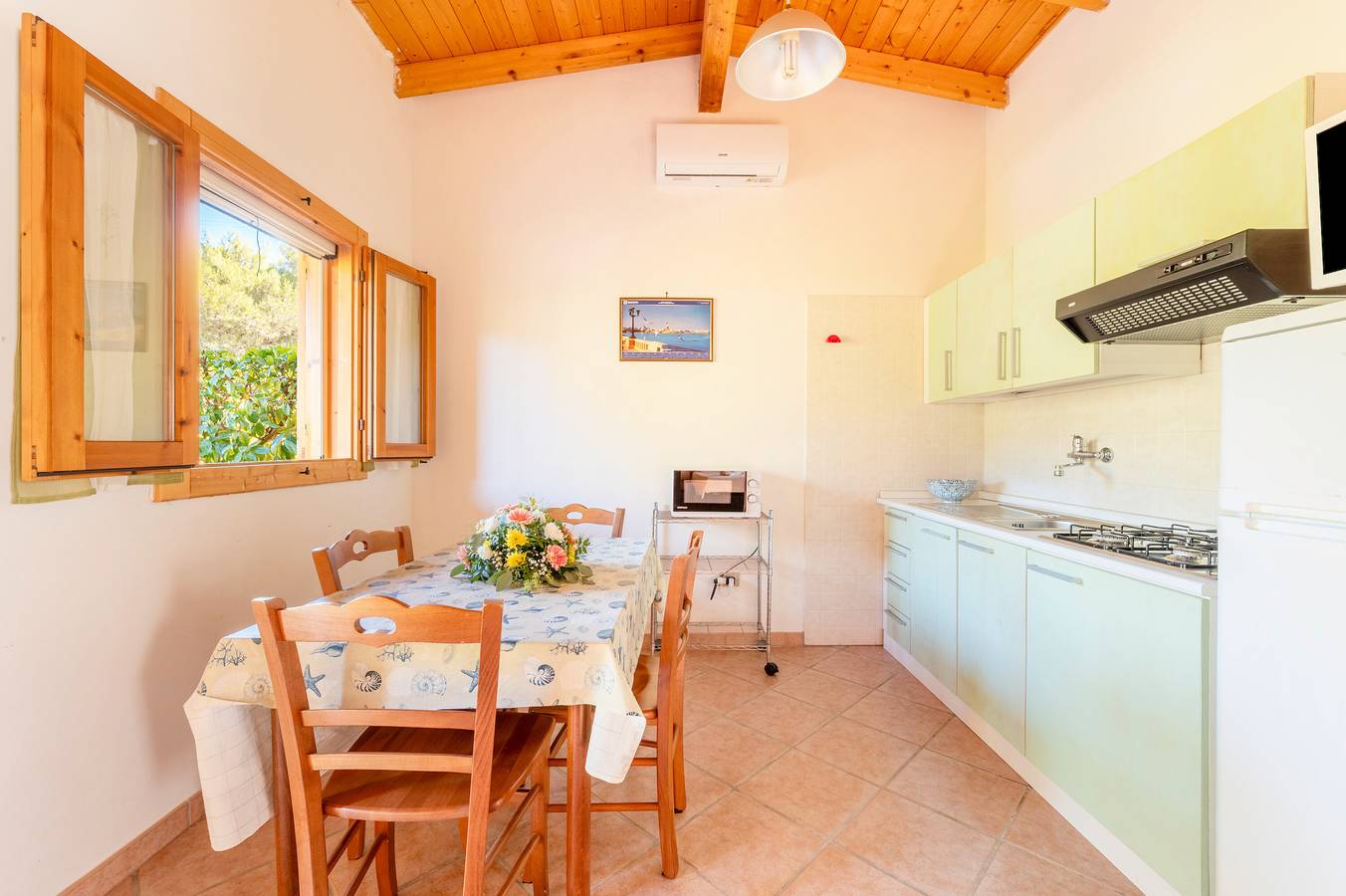 Bungalow 'Agriturismo Alimini-  2' with Private Terrace, Wi-Fi and Air Conditioning in Frassanito, Lecce-provinsen
