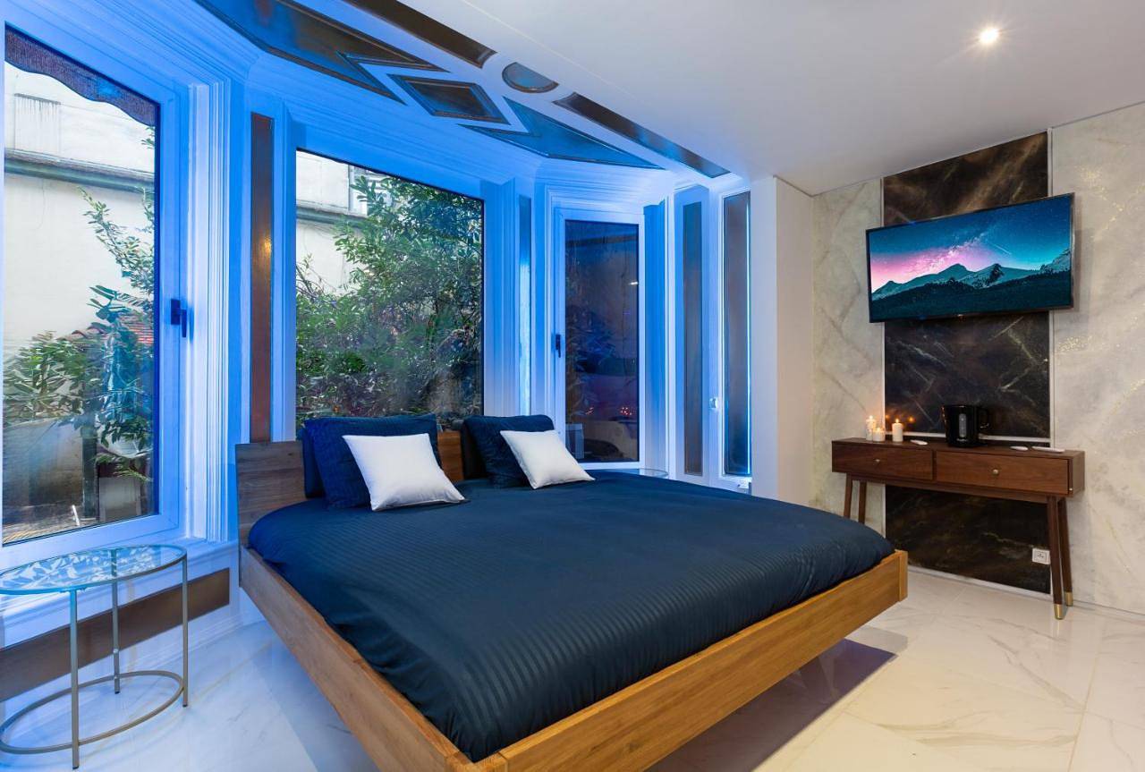 Art & Spa Luxury bedroom at the heart historical center in Mulhouse, Région de Mulhouse