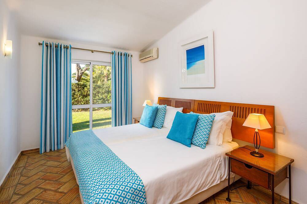 4 Bedrooms all en-suite, magnificent garden and pool area in Vale do Lobo, Almancil