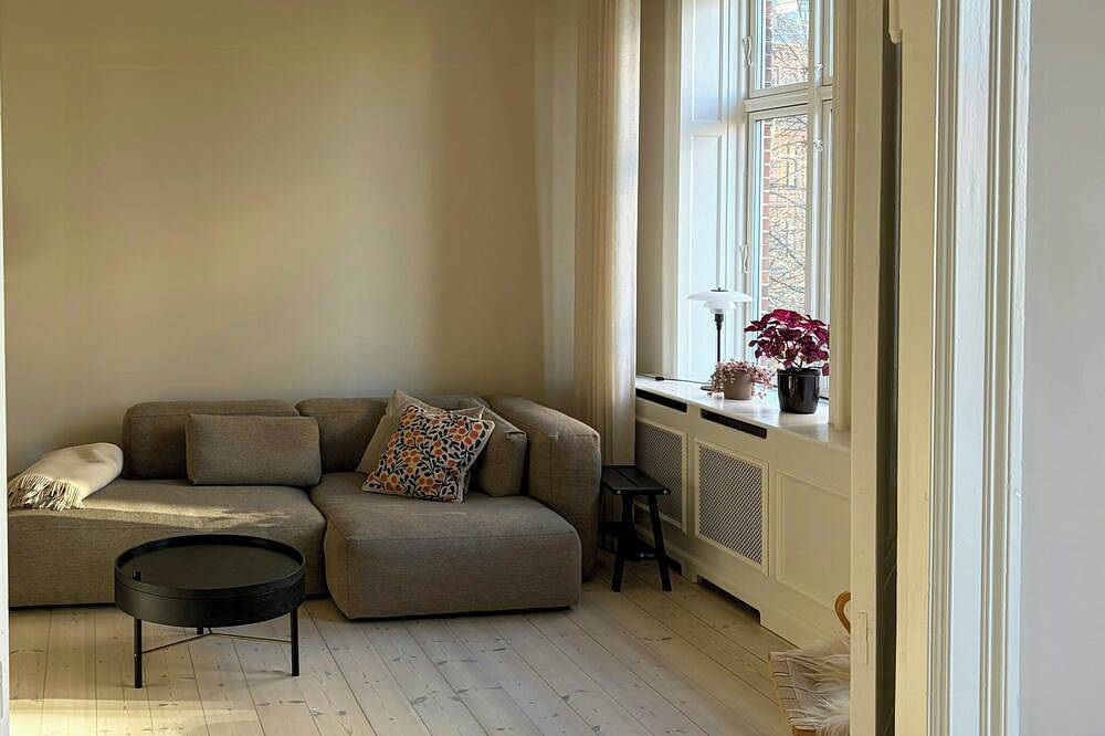 Ganze Wohnung, Renovierte Wohnung mit Balkon in Frederiksberg in Frederiksberg, Kopenhagen