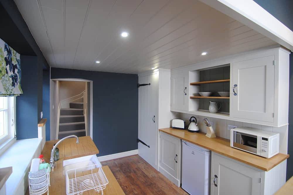Two storey cottage in the heart of Lymington. in Lymington, Hampshire