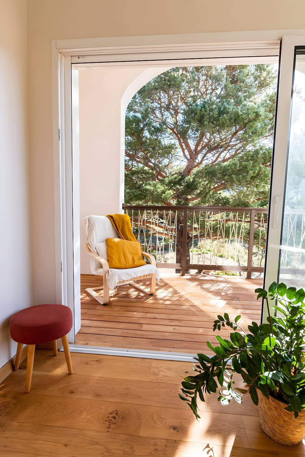 Studio entier, Studio « Bulle de Sainte-Baume » avec vue sur la montagne, terrasse privée et Wi-Fi in Plan-d'Aups-Sainte-Baume, Côte méditerranéenne (France)