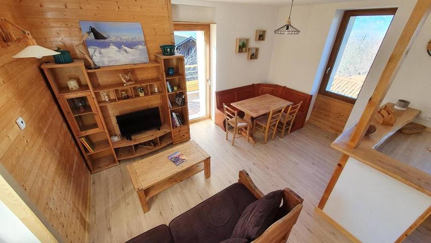 Gîte pour 5 personnes, avec terrasse et vue dans Villaroux