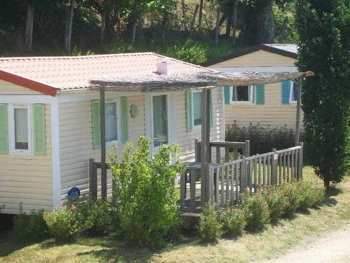 Camping pour 4 personnes, avec piscine, animaux acceptés