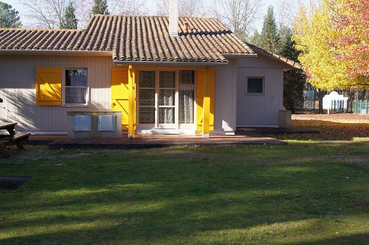 Gîte pour 7 personnes, avec jardin ainsi que terrasse et piscine, animaux acceptés dans Bourideys