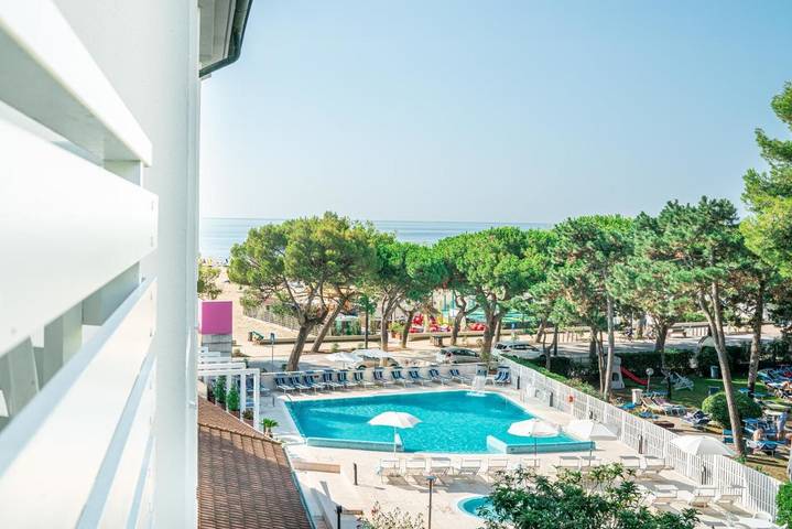 Hôtel pour 2 personnes, avec vue ainsi que jardin et piscine, animaux acceptés