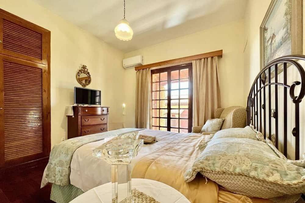 Corfu Private Villa With Pool. Short Walk to City in Alepou, Corfu (city)