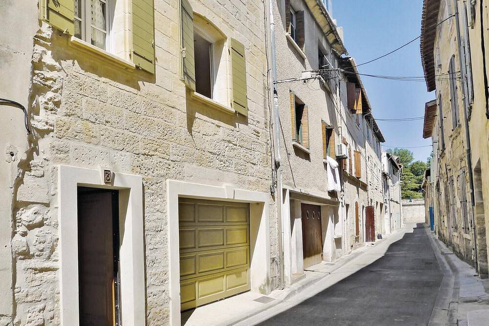 Lovely home in Beaucaire with Wifi in Beaucaire, Nimes region