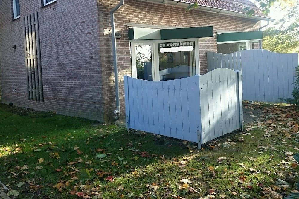 Modern semi-detached house on the North Sea for up to 4 people in Tossens, Butjadingen