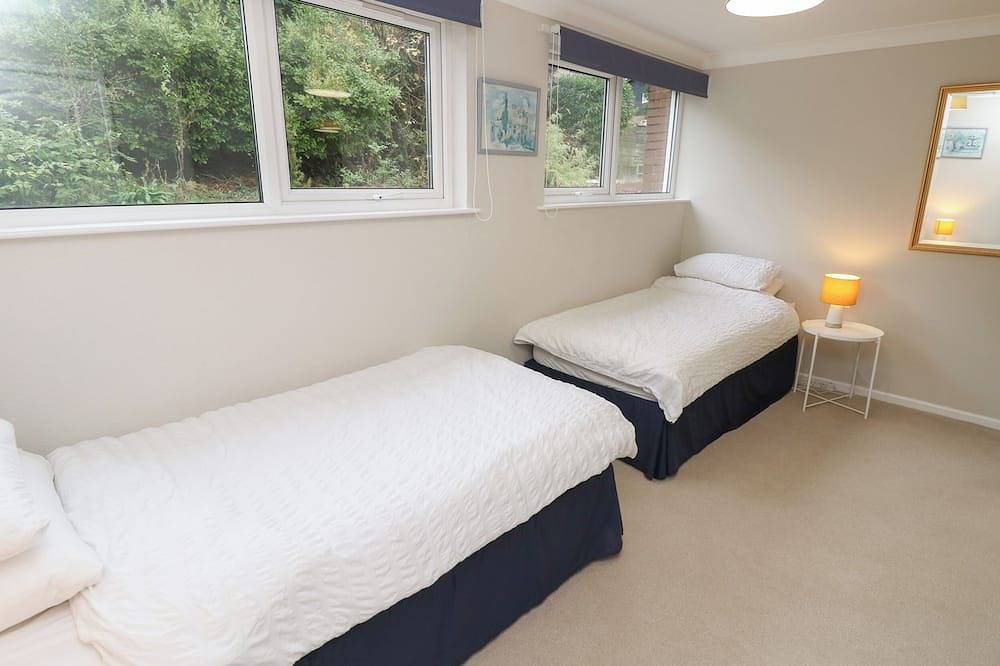 High Tide, family friendly, country holiday cottage in Cowes in Cowes, Isle of Wight