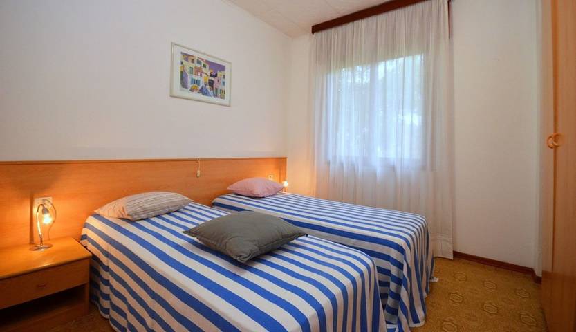 Apartamento entero, Cómoda casa familiar enclavada en la vegetación. in Lignano Pineta, Lignano Sabbiadoro