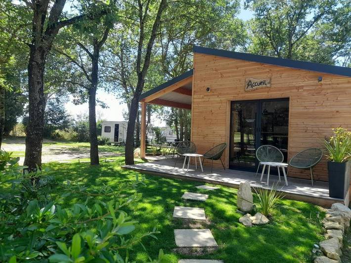 Camping pour 2 personnes, avec Terrasse ainsi que Jardin et Vue