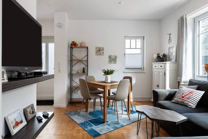 Entire apartment, Holiday Apartment 'Tu Huus' with Private Garden and Wi-Fi in Wesselburen, Dithmarschen
