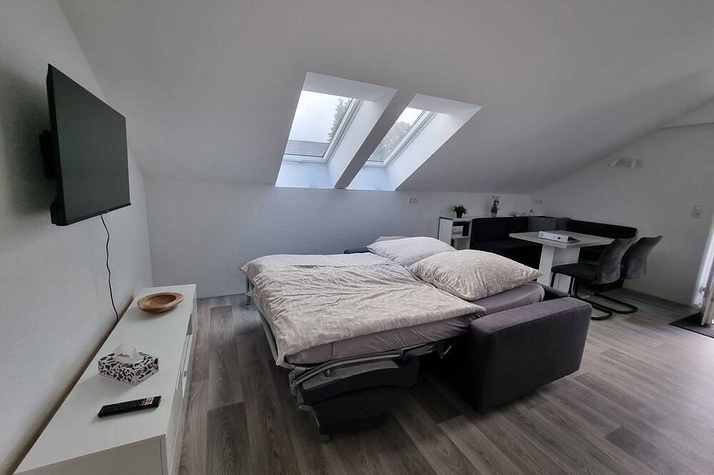 Ganze Wohnung, 90 qm Fewo für 2 Gäste im neu ausgebautem Dg mit seperatem Eingang in Klausdorf (Kiel), Schwentinental