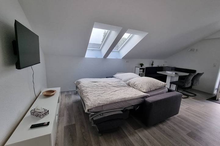 Ganze Wohnung, 90 qm Fewo für 2 Gäste im neu ausgebautem Dg mit seperatem Eingang in Klausdorf (Kiel), Schwentinental