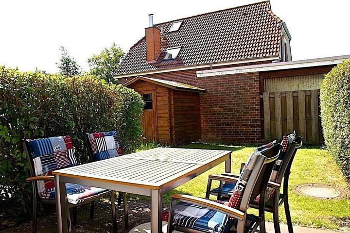 Ferienhaus für 4 Personen, mit Terrasse und Garten in Döse - 2