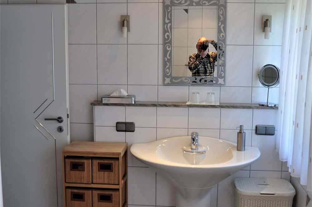 Vacation home/event location, 285 m² living area, 300 m² secluded outdoor area in Rieneck, Spessart-Mainland