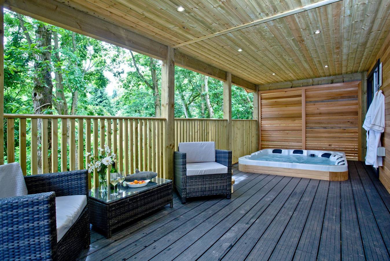 Cedar Lodge, South View Lodges in Shillingford St George, Devon