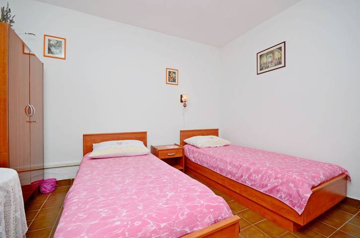 Apartament wakacyjny dla 5 osób, z balkon w Drvenik