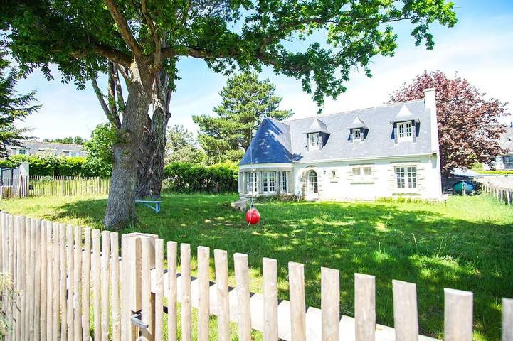 Location de vacances pour 12 personnes, avec terrasse et jardin dans Le Cabellou