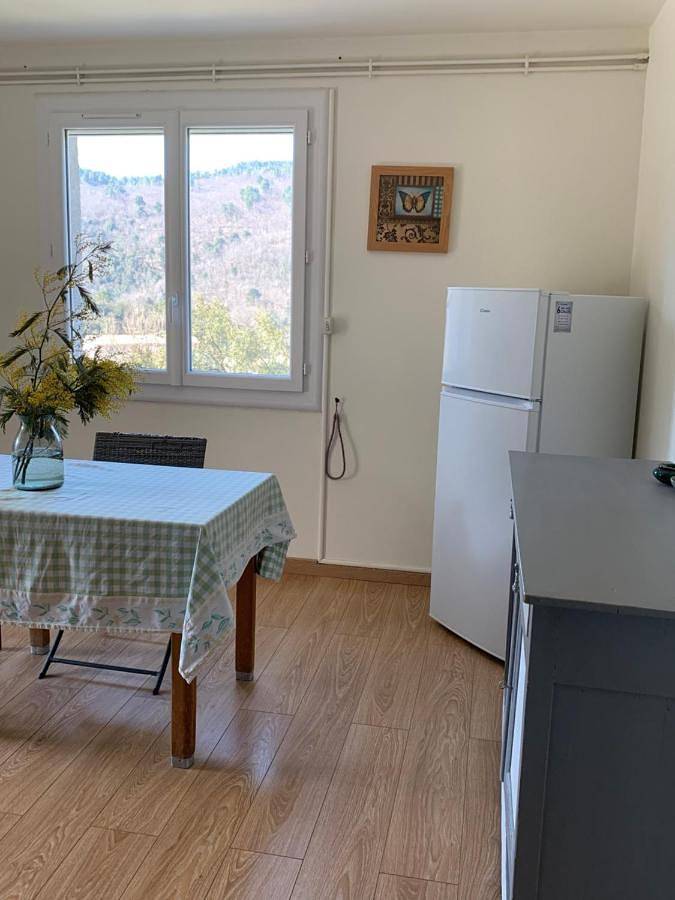 Location de vacances pour 4 personnes, avec jardin ainsi que vue et piscine, animaux acceptés à Le Collet-de-Dèze - 3