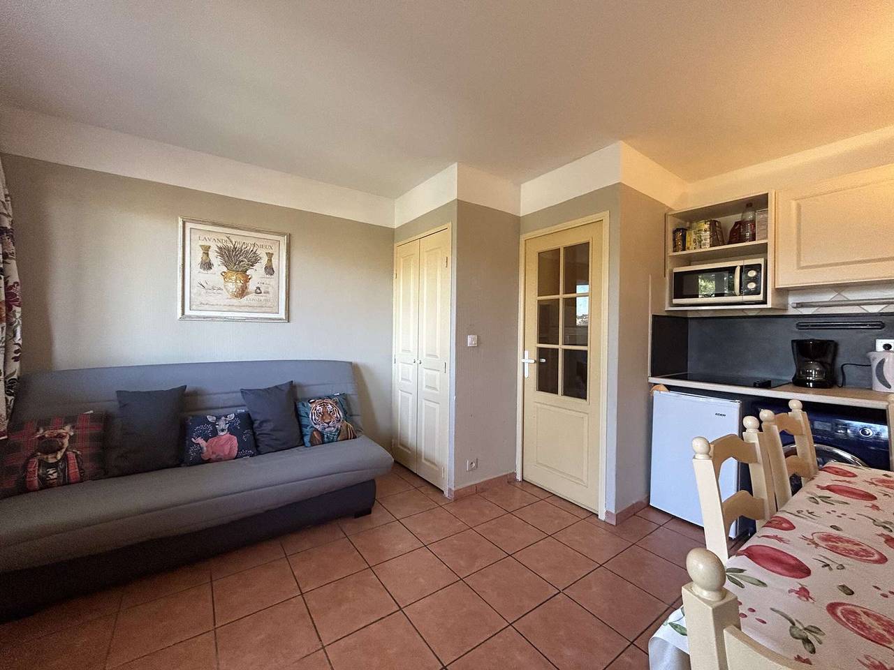 Appartement entier, Studio cabine 4 pers. avec piscine commune et parking in Roquebrune-sur-Argens, Côte méditerranéenne (France)