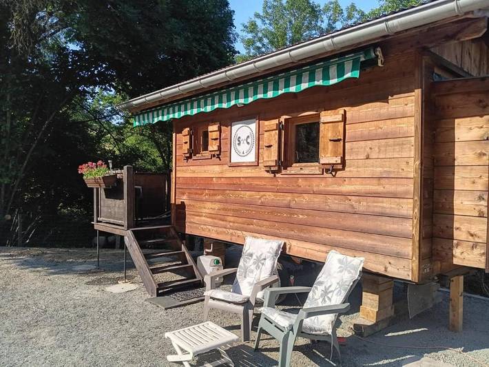 Location de vacances pour 2 personnes, avec Terrasse et Jardin ainsi que Piscine et Vue dans Chevinay - 4