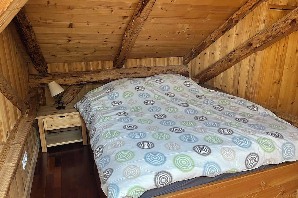 Atypical 2-person chalet \"Les Prodains\" private parking and free shuttle service in Morzine, Les Portes du Soleil