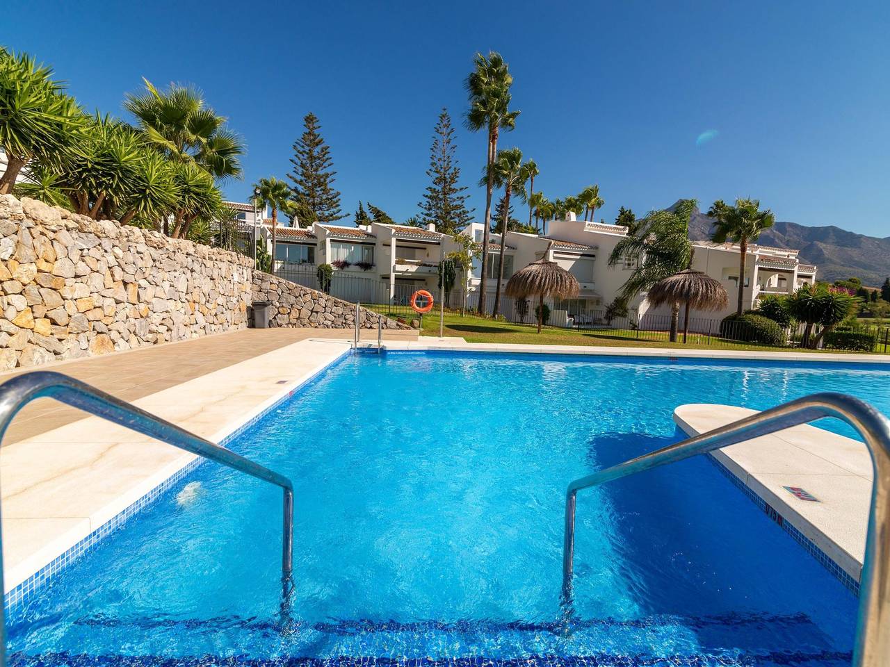 Entire holiday apartment, Duplex in Nueva Andalucia, Golfers Paradise in Nueva Andalucia Golf Valley, Marbella